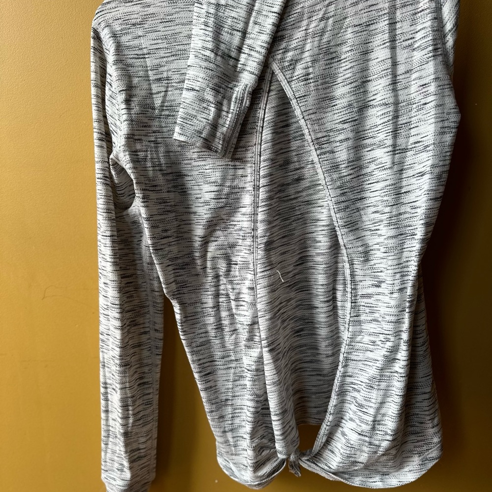 Lululemon Beat the heat long sleeve - Picture 9 of 9